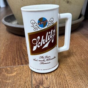 Schlitz The Beer That Made MIlwaukee Famous Thermo-Serve Plastic Mug Made in USA